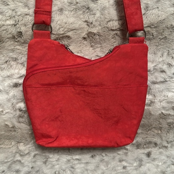 Bueno Adjustable Crossbody Purse - Picture 2 of 10